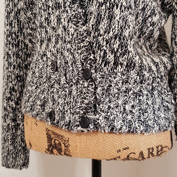 St. Michael U.K. - blk & wh knit - 4 buttons - Med. - Picture 7 of 7